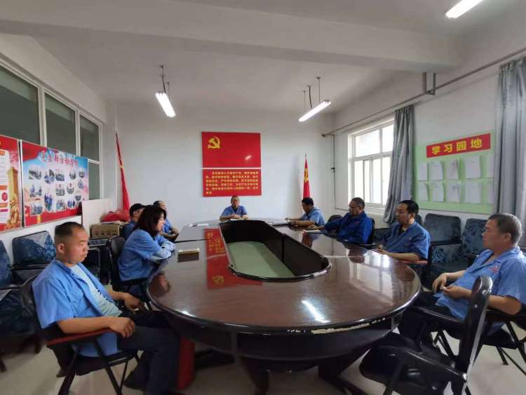 運(yùn)輸采供黨支部召開(kāi)黨員大會(huì)，組織主題教育集中學(xué)習(xí)。